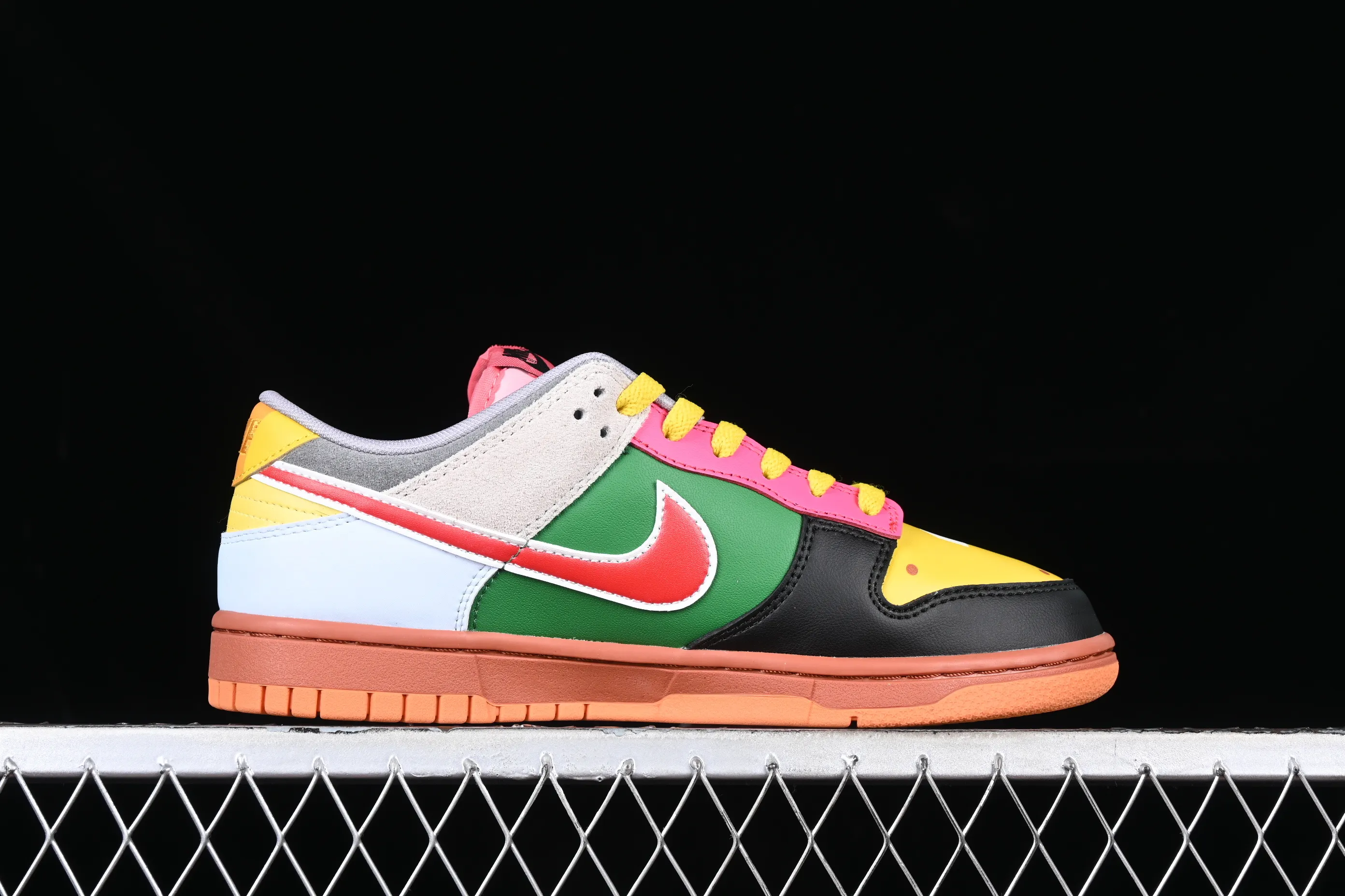 All categories Nk SB Dunk series Nk SB Dunk Low low-top sneakers Nk Dunk Low Mario customized rainbow color SB low-top sports and leisure sneakers DH0952-100